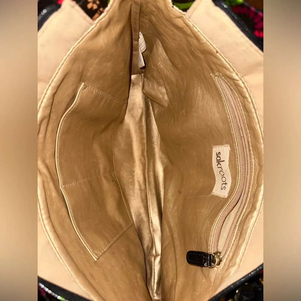 SAKROOTS ⚠️ 16 x 10 handbag with an issue ⚠️